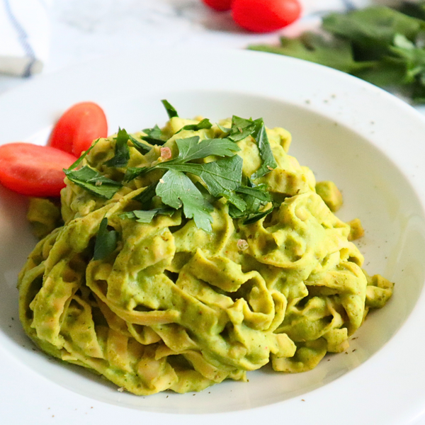 Cremige Avocado-Pesto Pasta