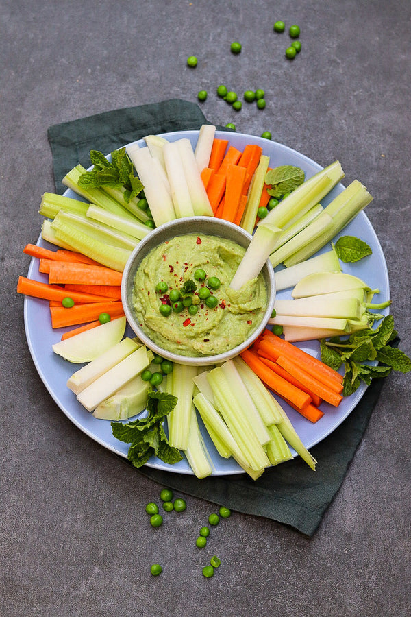 Erbsendip mit Gemüsesticks