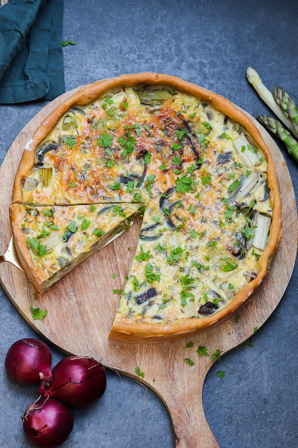 Grün-weiße Spargel-Quiche